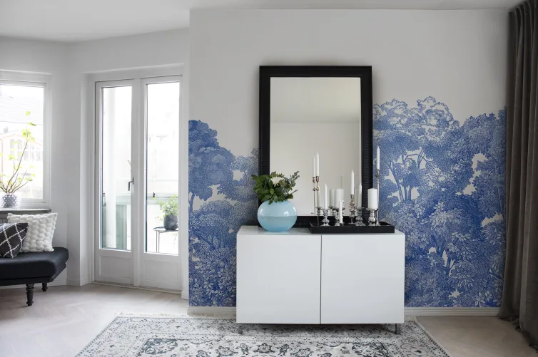 Wallpaper that looks like blue and white porcelain