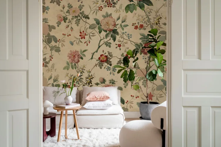 Romantic and vintage floral wallpaper