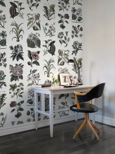 Classic flower wallpaper for the kitchen or hallway