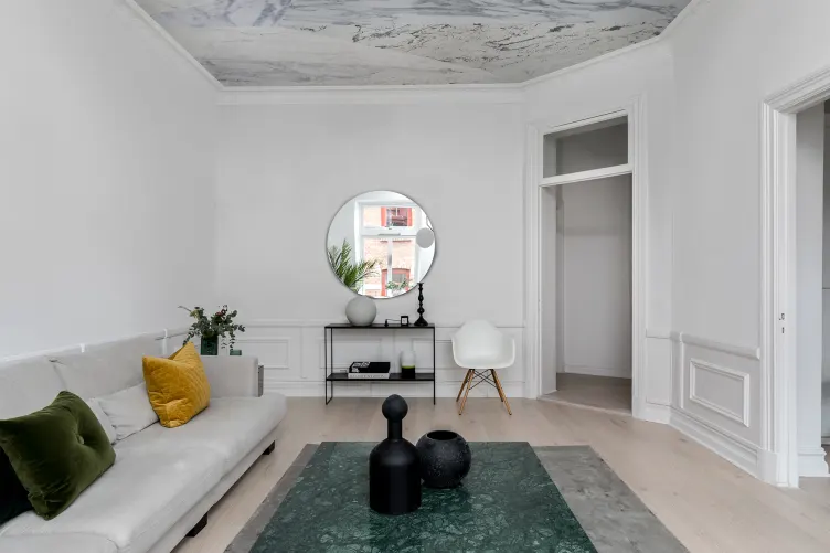 Because who wouldn’t want a feature wall filled with marble