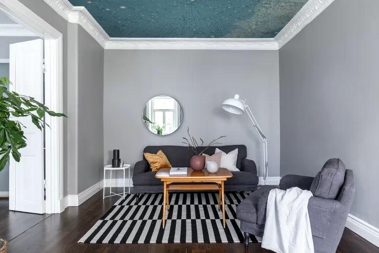Un papier peint pour le plafond