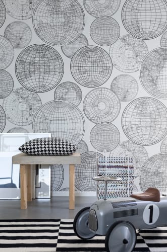 Black and white - Dancing globes