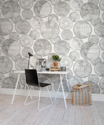 Black and white - Dancing globes