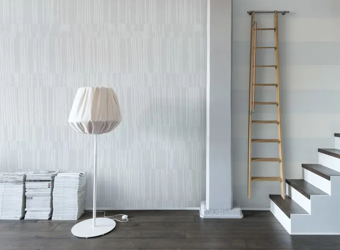 Papel pintado retro gris con estructura de lino