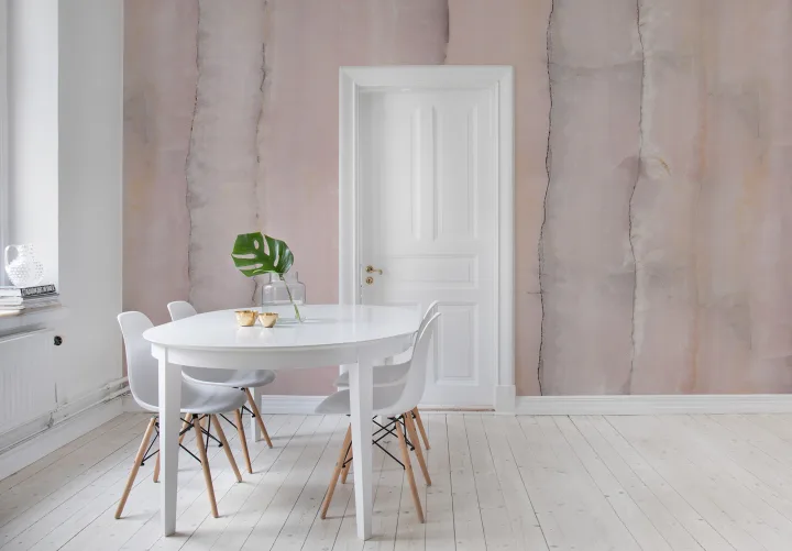 Good Vibes met roze behang