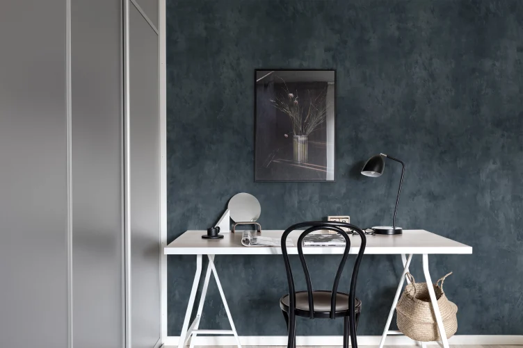 Make a bold statement with this wallpaper (in blue)