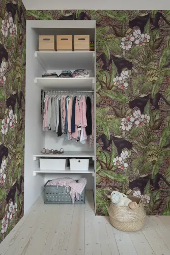 Wallpaper with panthers and leopards