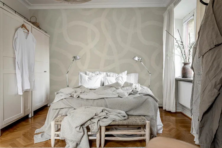 Bold Flowy Lines