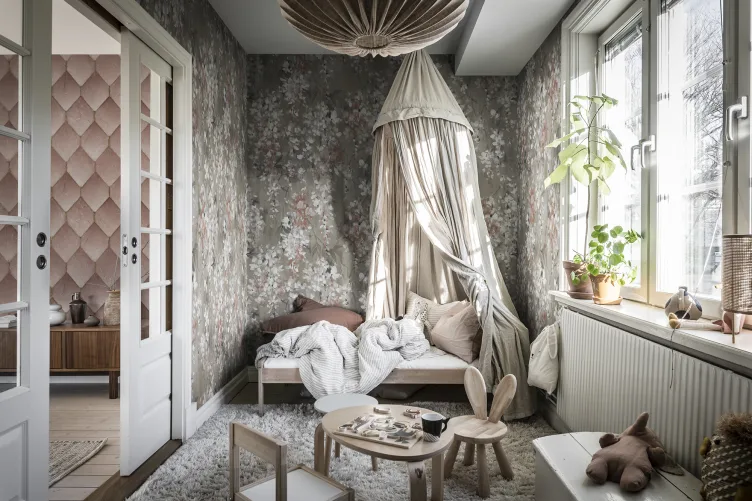 Wisteria, Linen