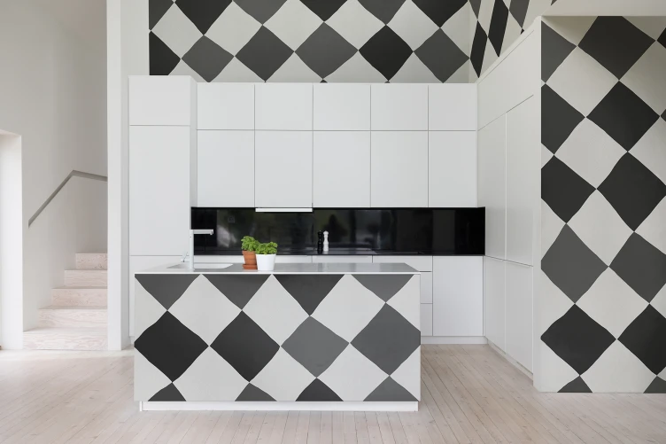 Papier peint à carreaux audacieux