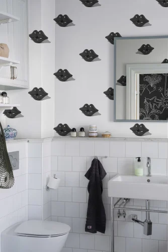 Bold black and white wallpaper