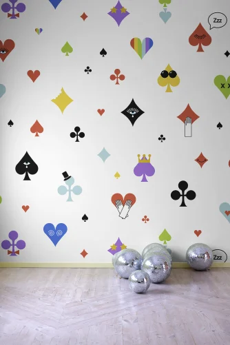 Tapete mit Poker-Motiven in Regenbogenfarben