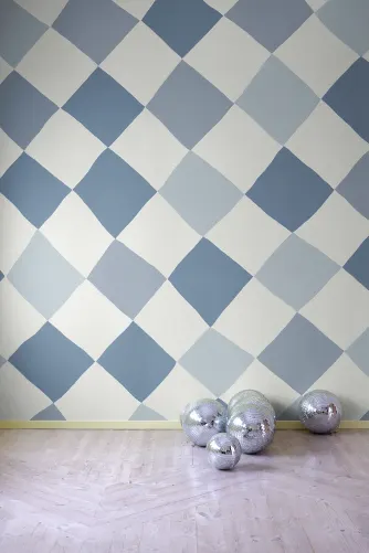 Checkmate, plain walls!