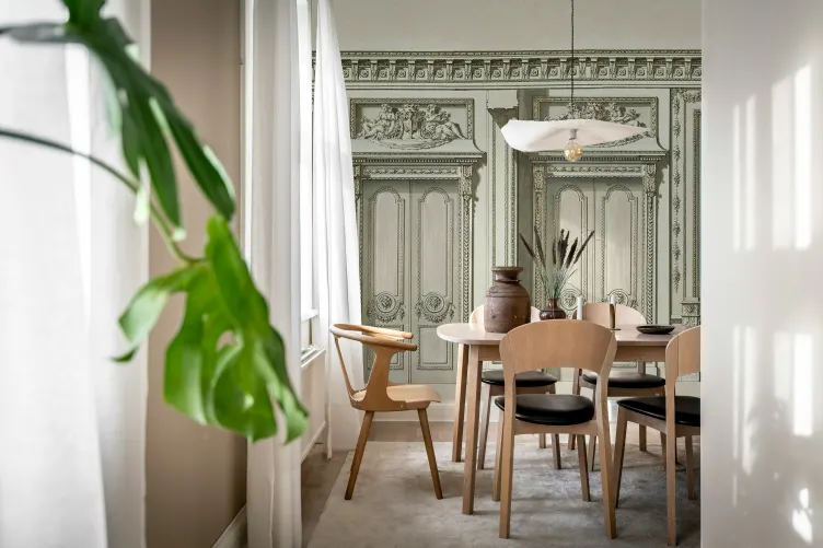 Beige Vintage Elegance