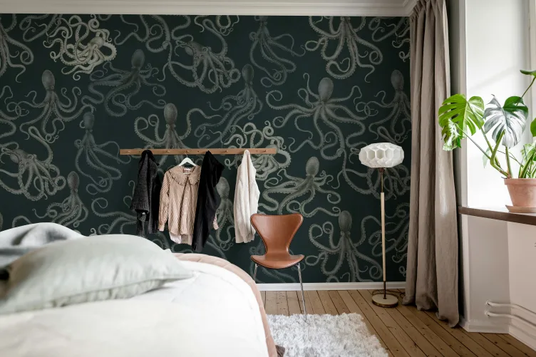 Plongez dans les profondeurs avec l'élégance sombre de Dark Octopus. Claim Your Space avec Rebel Walls pour donner vie à votre intérieur.