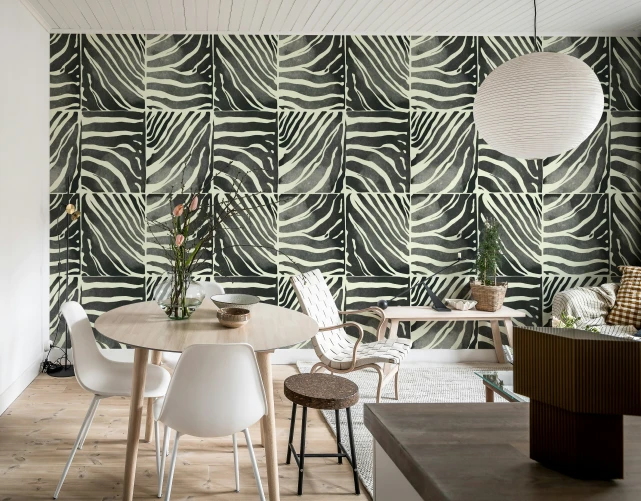 Zebra Bold