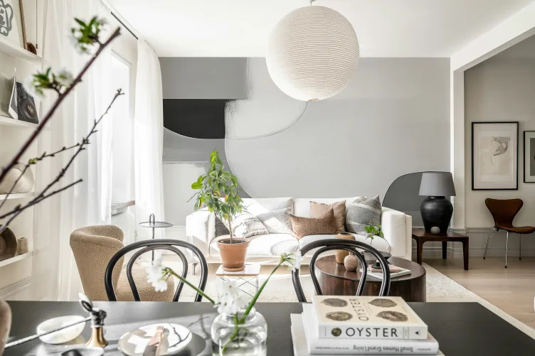 Sophisticated Style with Abstract Elegance