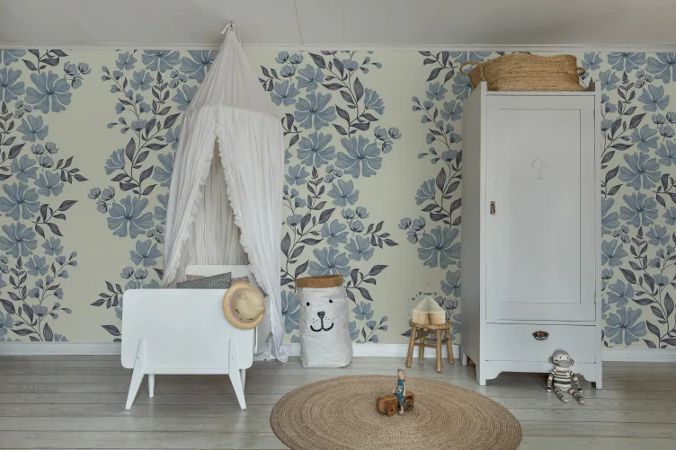 Bold Bloom in Sky: A Fresh Floral Touch