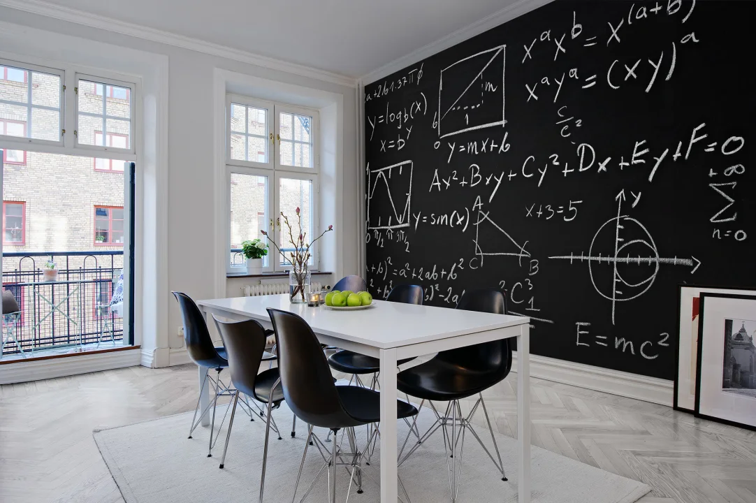 Écriture et chiffres sur une peinture murale de mathématiques