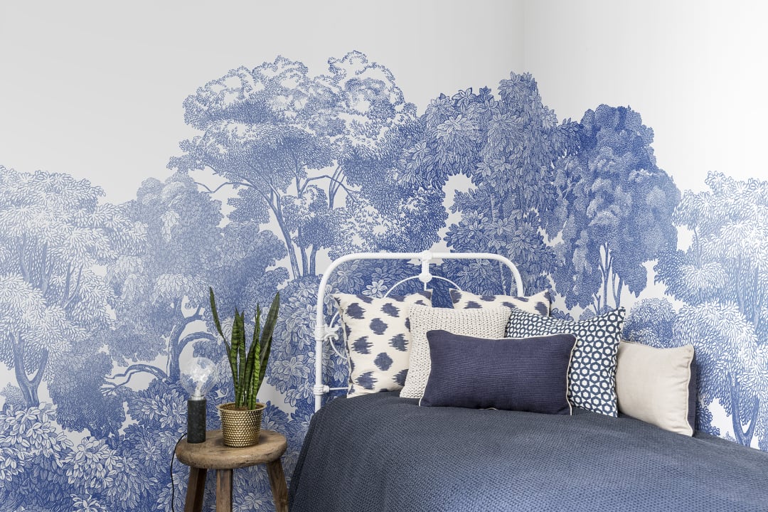 Behang dat lijkt op blauw en wit porselein