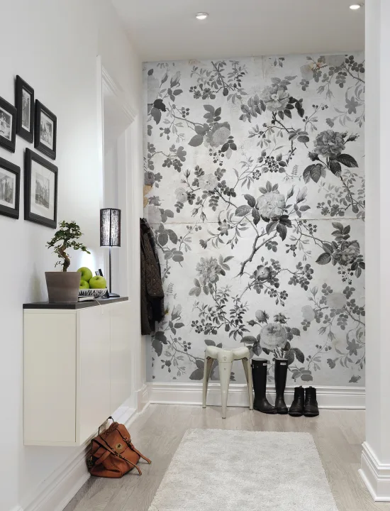 Vintage flower wallpaper with roses in black and white