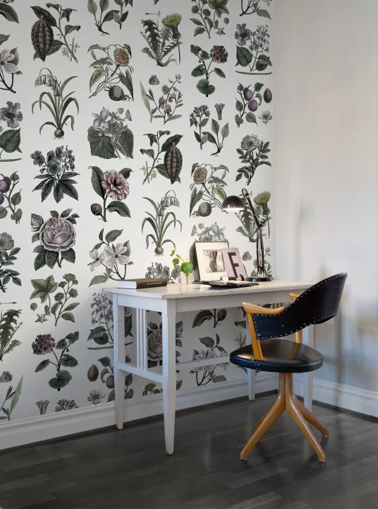 Classic flower wallpaper for the kitchen or hallway