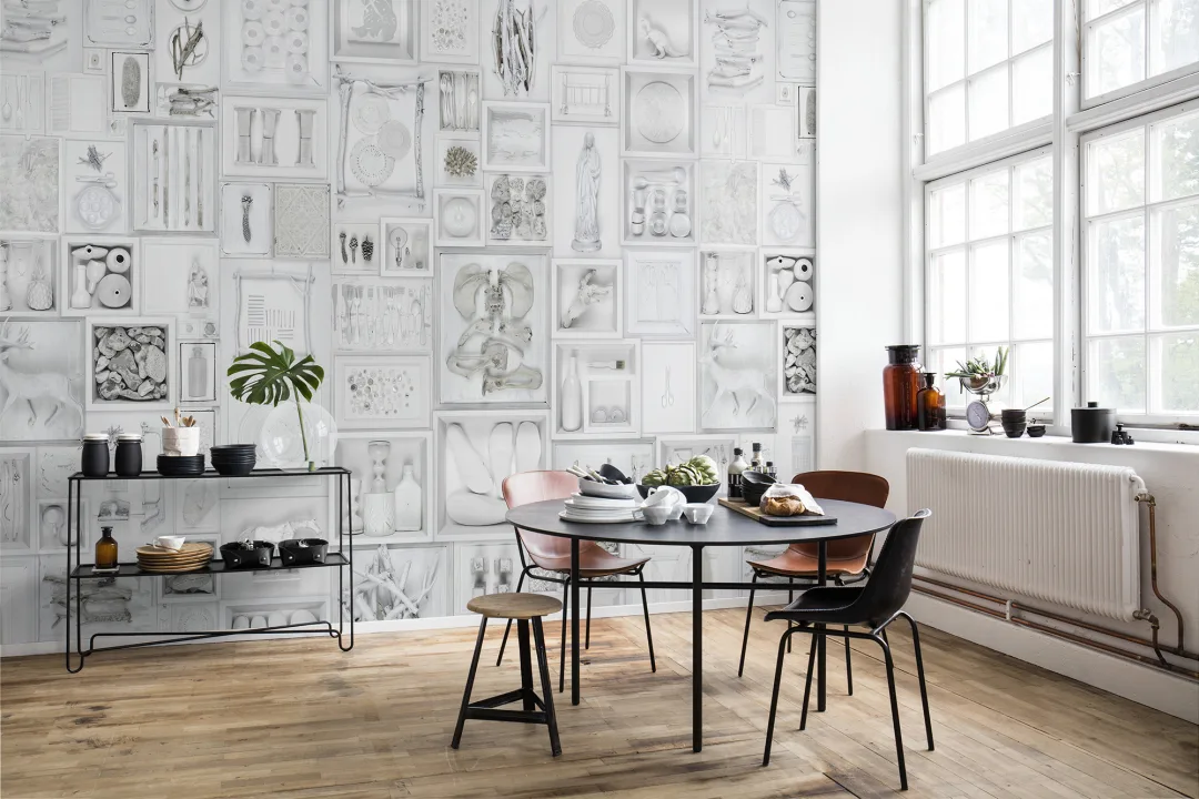 Zie je alle eigenaardigheden in deze witte mural?