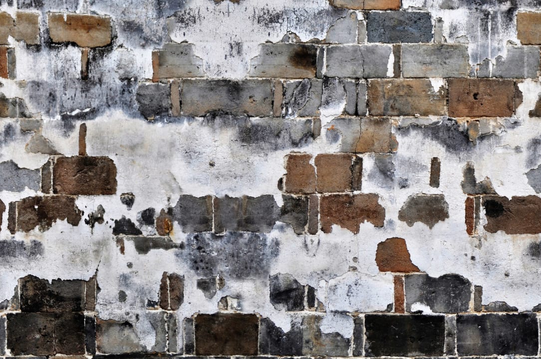 Un mur avec beaucoup de couches