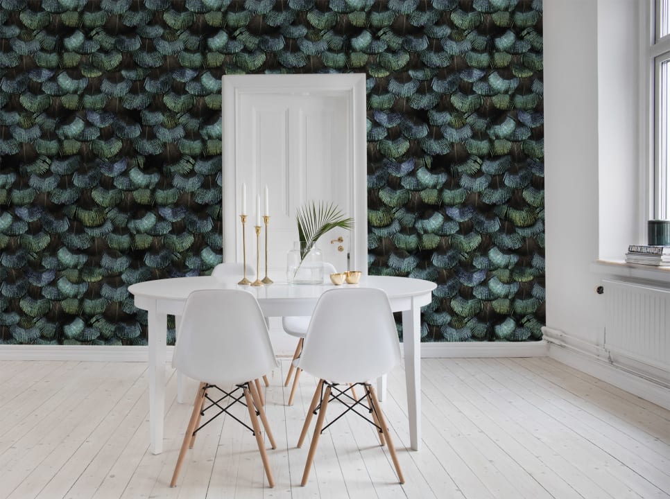 Tapet med et ekspressivt fjærdesign
