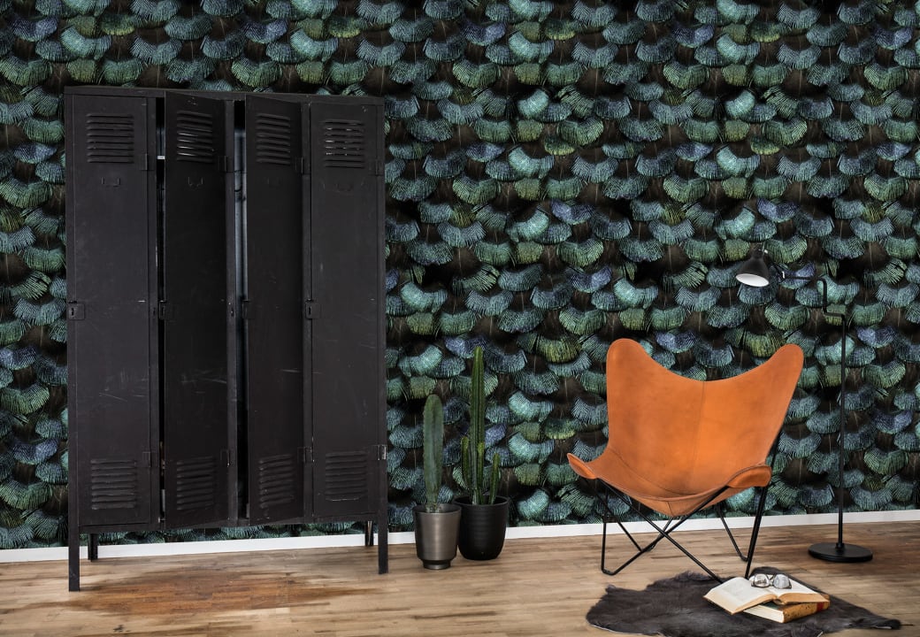 Expressive feathered wallpaper design