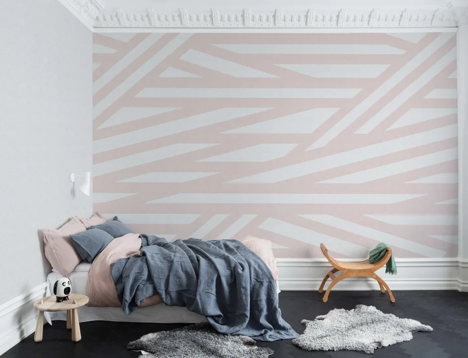 Striped wallpaper in dusty pink