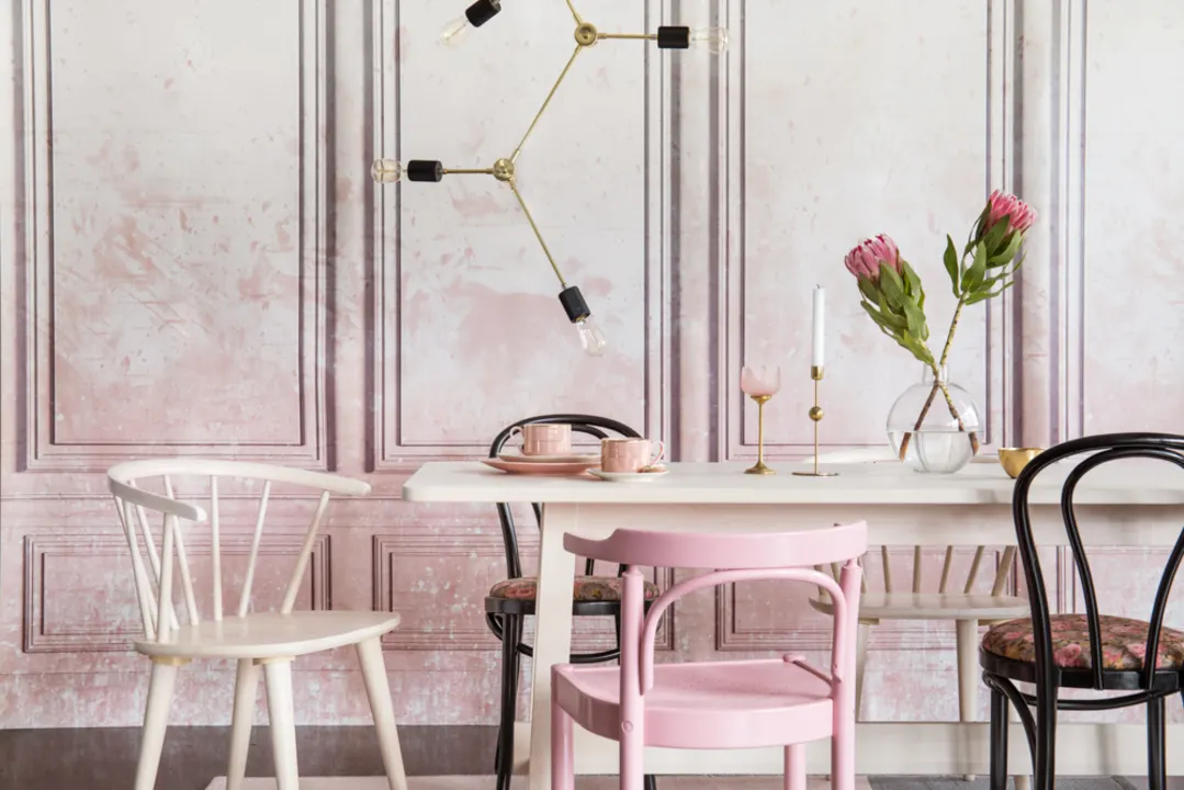 Surelevez vos murs avec ces panneaux rose poudré