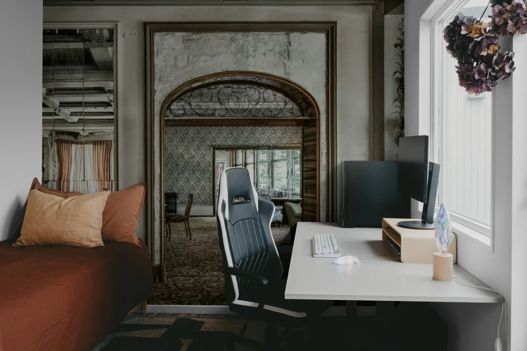 A room with a depth beyond the ordinary