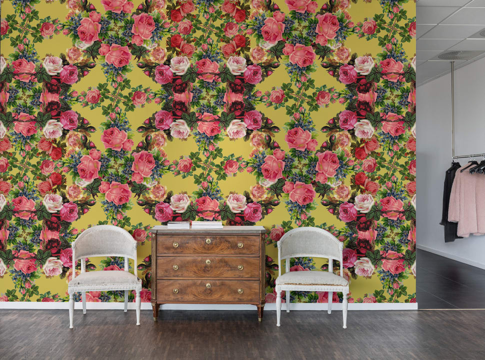 Un décor mural floral audacieux