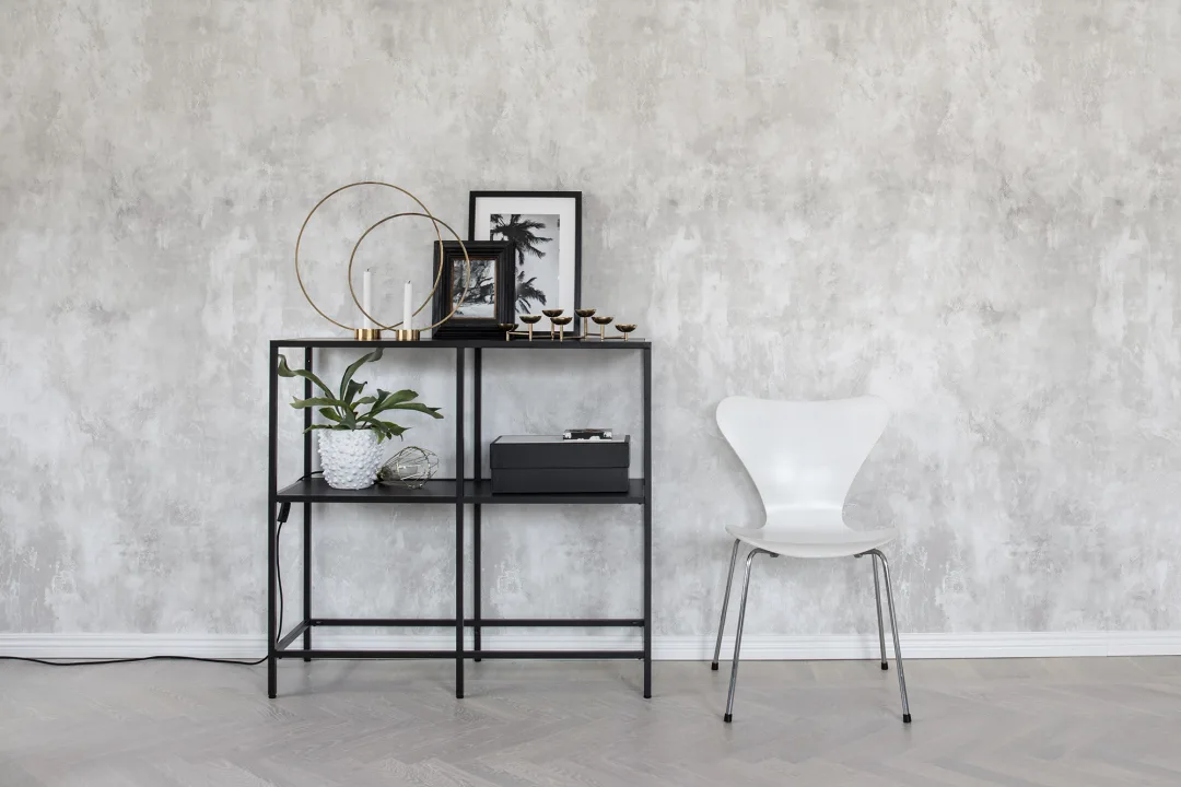 Let the room bathe in unevenly even light with this beautiful contradiction