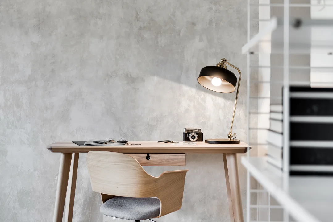 Let the room bathe in unevenly even light with this beautiful contradiction
