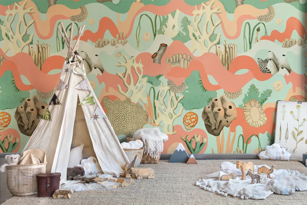 Un décor mural avec un océan houleux