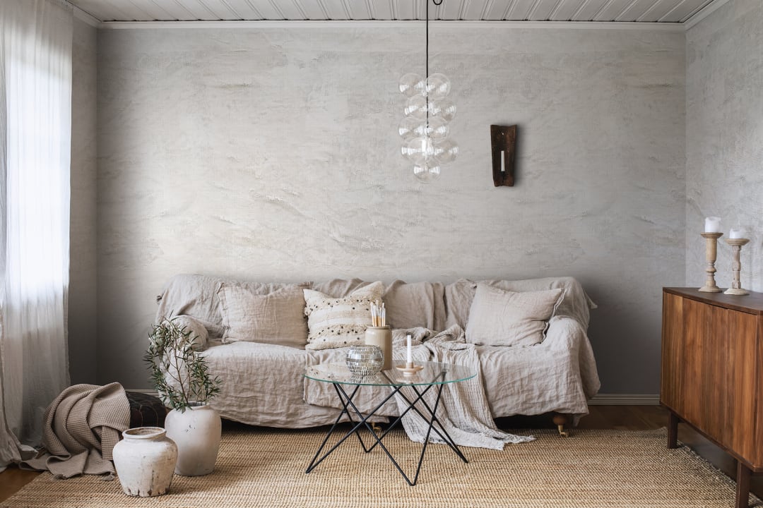 An iconic wallpaper that turns walls into artwork