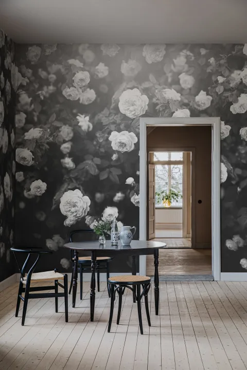 Embracing Rose Design