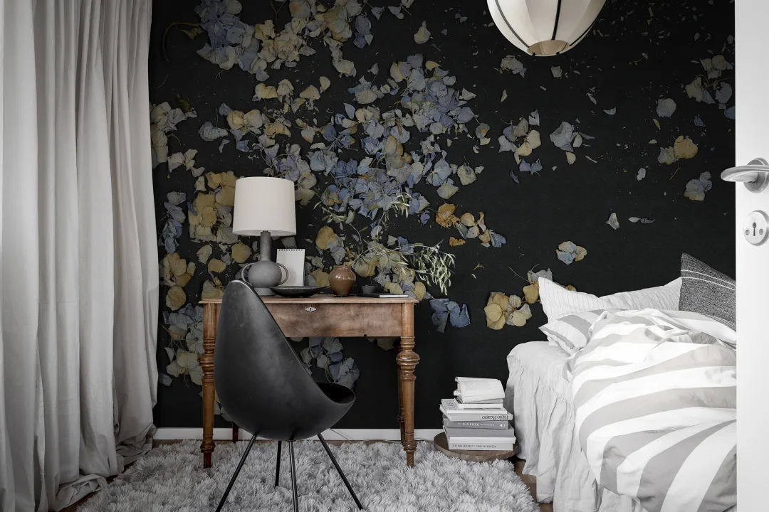 Fragile Beauty, Dark Blue