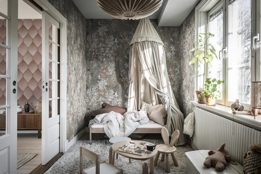 Wisteria, Linen
