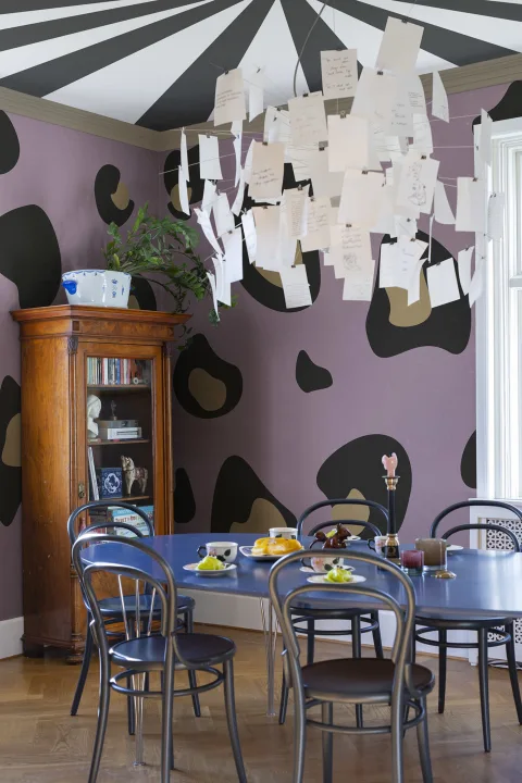 Papier peint imprimé léopard lilas