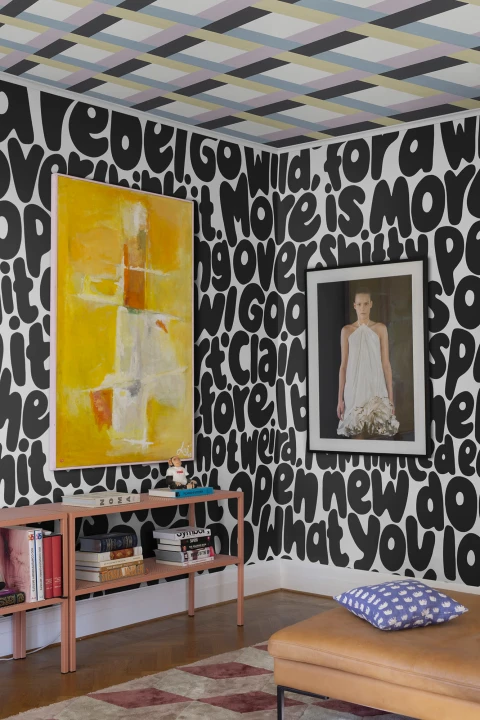 Papier peint avec typographie audacieuse
