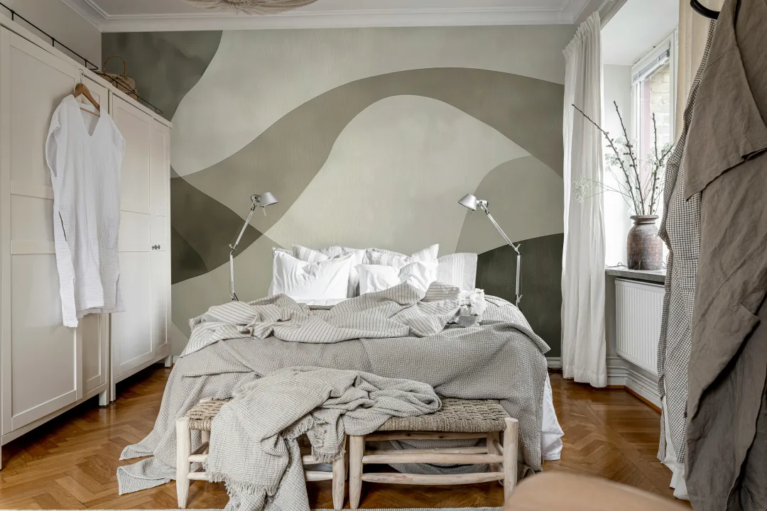 Flowing Minimalist Charm