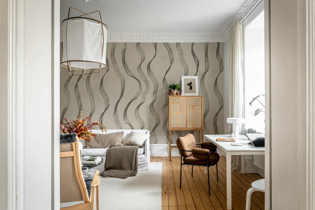 Wavy Elegance