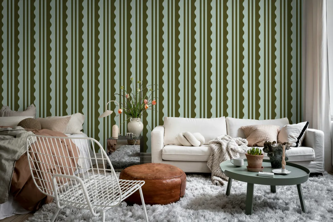 Rebel Walls | Zauzmite svoj prostor! Elegancija u valovima donosi dašak stila u vaš dom. Ova tapeta nije samo zidna dekoracija; to je doživljaj i izražavanje vašeg jedinstvenog stila. Prepustite se korištenju naše Wavy Elegance tapete za dizajnerski preobraziti svaki prostor. Ova lagana instalacija omogućuje vam da se opustite dok stvarate nešto nevjerojatno. Prihvatite valove, osvježite interijer, pobjegnite u svoj prostor!