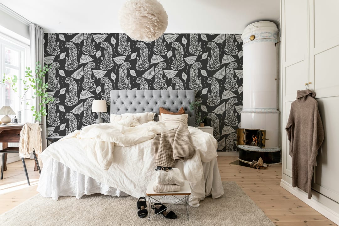 Abbracciare il selvaggio: Whimsy Leopard in nero