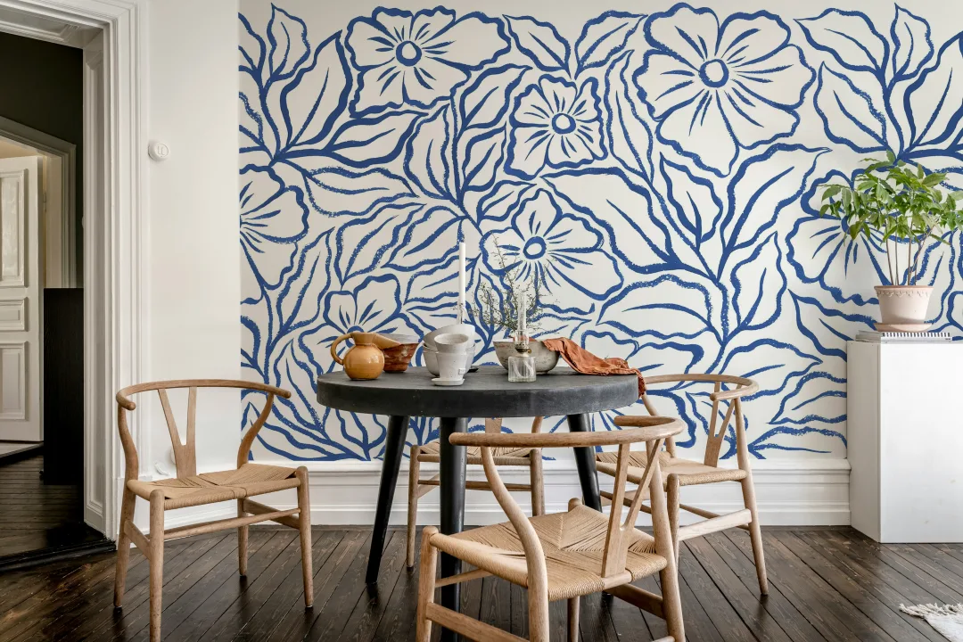 Embrasser la sérénité des fleurs d'encre bleue