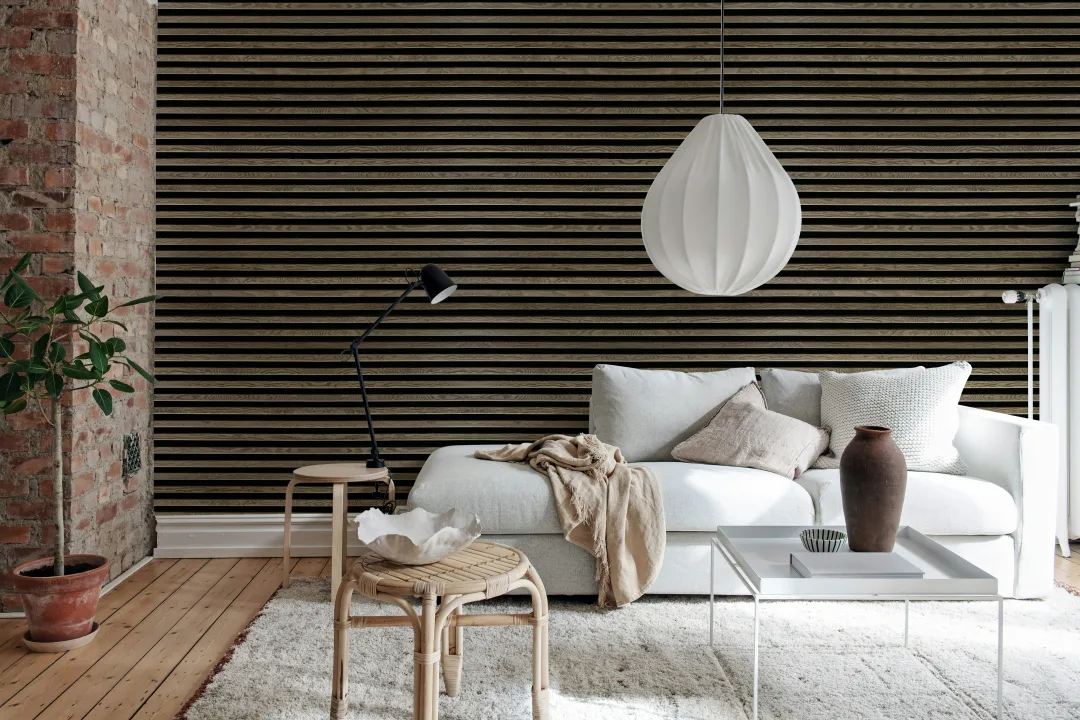 Sophisticated Structure: Horizontal Oak Elegance