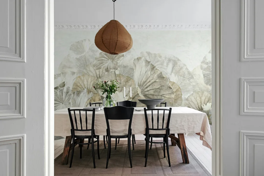 Adoptez la Sérénité avec la fresque beige aux feuilles de lotus